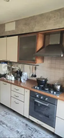 Продам 3 комнатную сталинку дс дружба Донецк