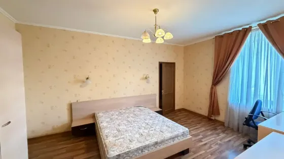 продается большая 4-комнатная квартира в ворошиловском районе Донецк