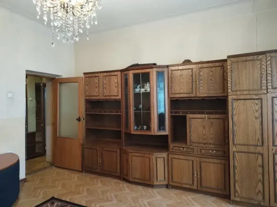 Продам 2-х ком. кв. ул. Артёма. Детский мир. Травматология. Документы готовы. Донецк