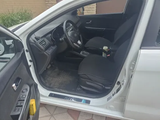 Продам автомобиль Kia Rio III Донецк