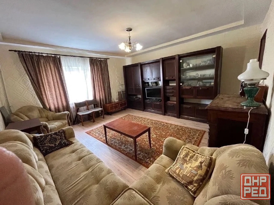 Продажа 2х комнатной 92-ух квартирный, ул. Парижской Коммуны, окна на ул.Ленина Макеевка - изображение 1