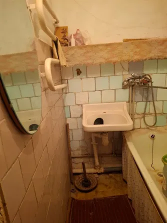 Продаю 3к. кв. кв- л Строитель Макеевка