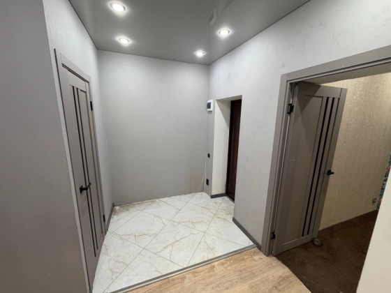 Срочно продам 3 ком. кв., 1/2 эт., 63 м.кв. - Макеевка, пос. Бажанова Макеевка