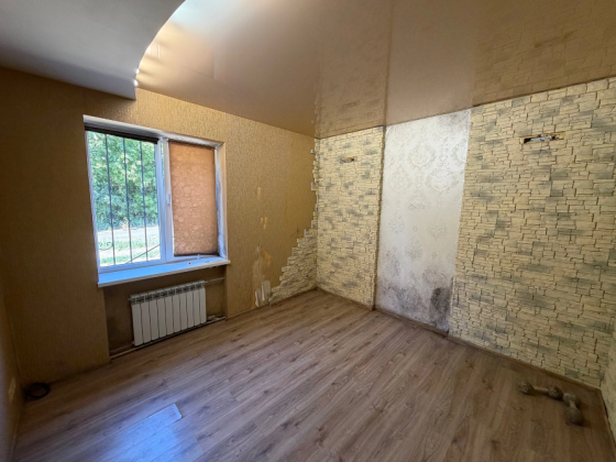 Срочно продам 3 ком. кв., 1/2 эт., 63 м.кв. - Макеевка, пос. Бажанова Макеевка