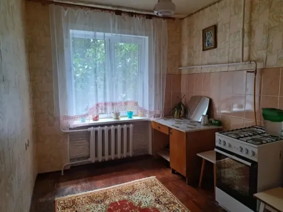 2-комнатная кв в Шахтёрске на 1 этаже 9-этажного дома ,можно под офис Шахтерск