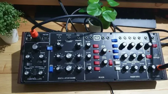 Продам синтезатор Behringer Model D ! Донецк