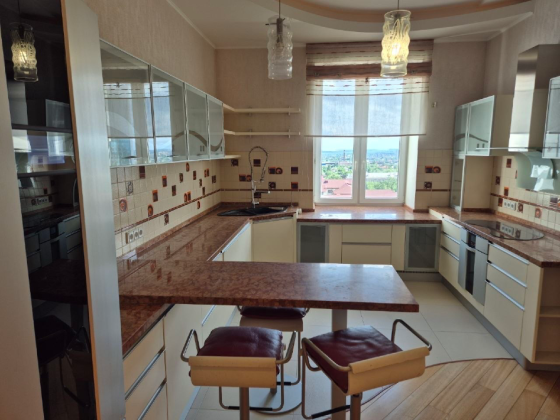 Продам 3к кв ркка новострой 130м Донецк