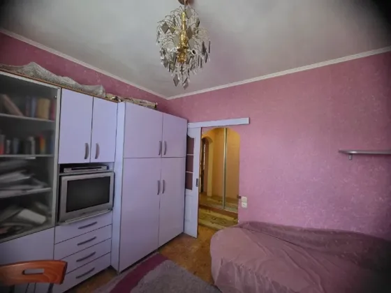Продается 2 комнатная квартира чешка Пухова Ленинский р-н Донецк