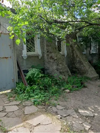 Продам 2к. квартиру на земле Ленинский р-н Донецк