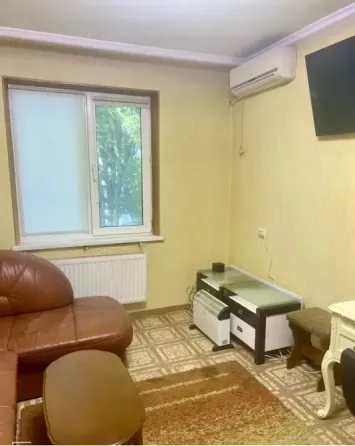 Продается 3-х комн. кв-ра г.Донецк, площадь Бакинских Комиссаров Донецк