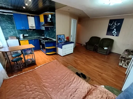 Продам 1км студию центр пр.мира тц пир Донецк