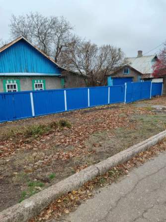 Дом в Пролетарском районе с большим огородом, летней кухней и гаражом Донецк