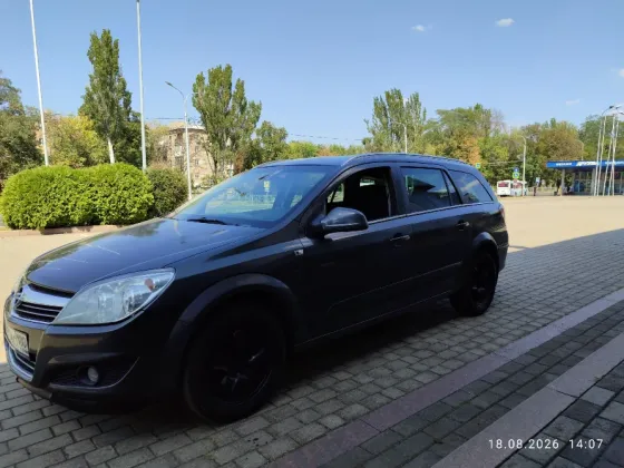 Продам свой автомобиль Opel Astra H (2011г) Донецк