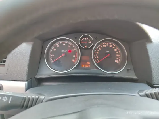 Продам свой автомобиль Opel Astra H (2011г) Донецк