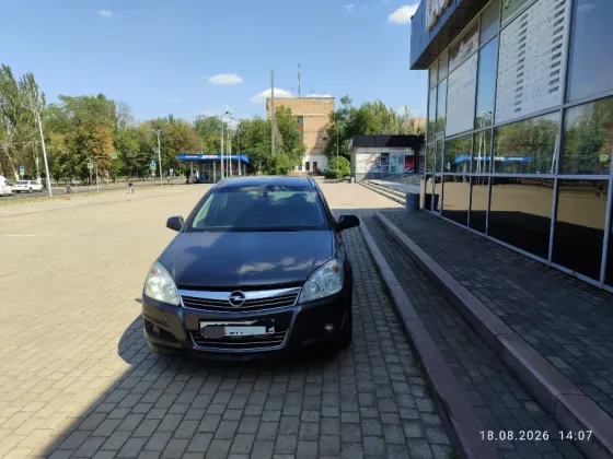 Продам свой автомобиль Opel Astra H (2011г) Донецк