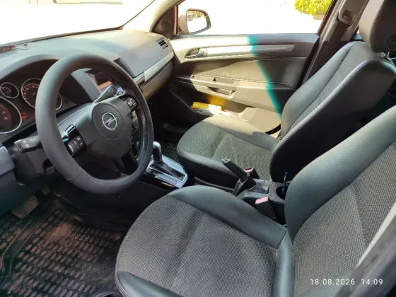 Продам свой автомобиль Opel Astra H (2011г) Донецк