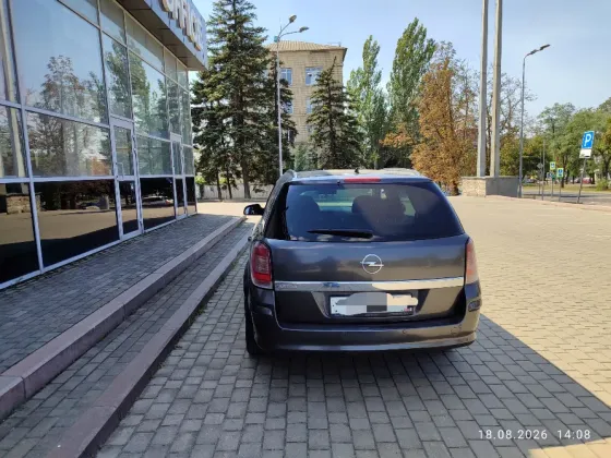 Продам свой автомобиль Opel Astra H (2011г) Донецк