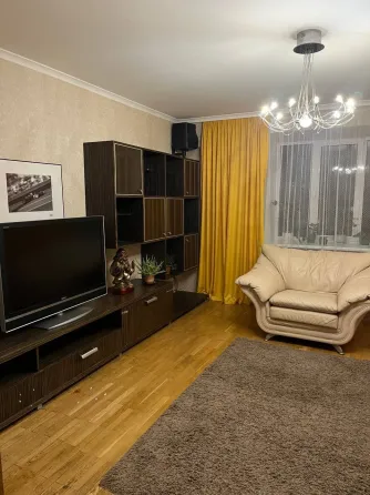 Сдам 3-комнатную квартиру Донецк