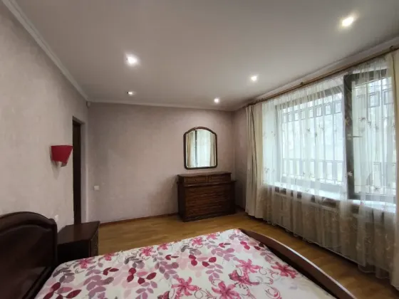 Продам 3-х комнатную квартиру 86м2 Театральный кирпичный дом Донецк