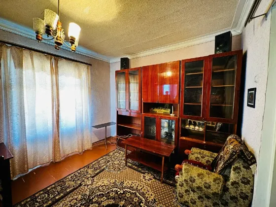 Продам 3-ю квартиру на 55 квартале!Отличное месторасположение - рядом школа 62, остановка, магазины Макеевка