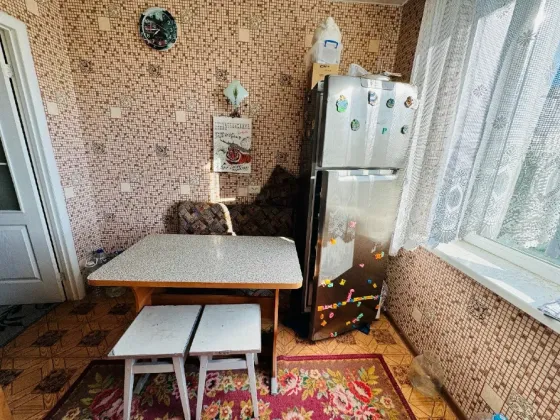 Продам 2-ю квартиру с ремонтом на м-не Калининский, рядом школа 37, супермаркет Макеевка