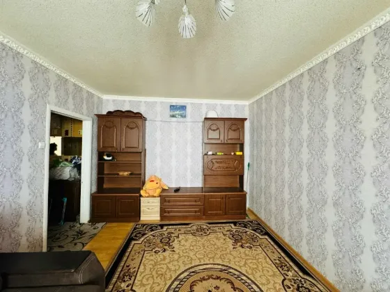 Продам 2-ю квартиру с ремонтом на м-не Калининский, рядом школа 37, супермаркет Макеевка