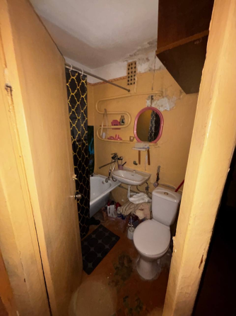 Продам 1км.кв пл.бассейн Нептун Ильичевский район Мариуполь