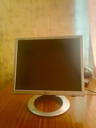 Монитор LG Flatron с дефектом Макеевка