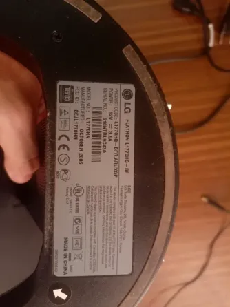 Монитор LG Flatron с дефектом Макеевка