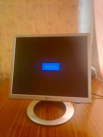 Монитор LG Flatron с дефектом Макеевка