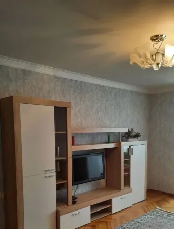 Сдам трехкомнатную квартиру в Пролетарском районе,ул. Коммунистическая Донецк
