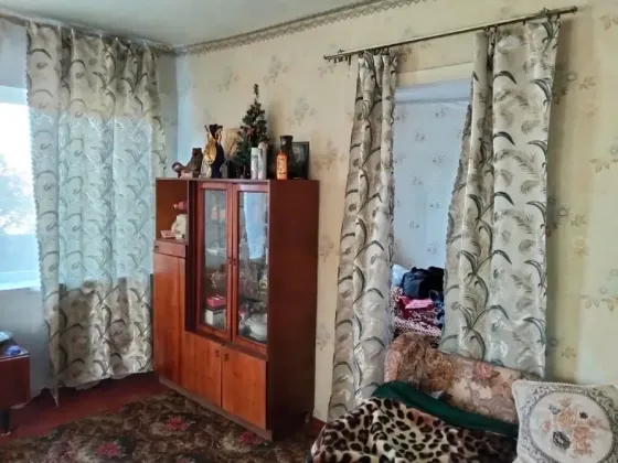 продам в шахтерске дом 80 метров квадратных 11 соток земли срочно цена 2100000 торг Шахтерск