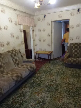 Срочно!!!Калининский рынок 2 кв 3/5 дома Донецк