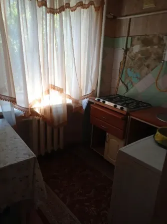 Срочно!!!Калининский рынок 2 кв 3/5 дома Донецк