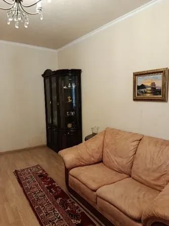 Продам 3-комнатную квартиру 105 кв.м , 3/5, пр.Театральный Донецк