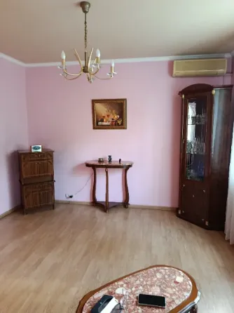 Продам 3-комнатную квартиру 105 кв.м , 3/5, пр.Театральный Донецк