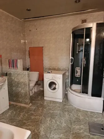 Продам 3-комнатную квартиру 105 кв.м , 3/5, пр.Театральный Донецк