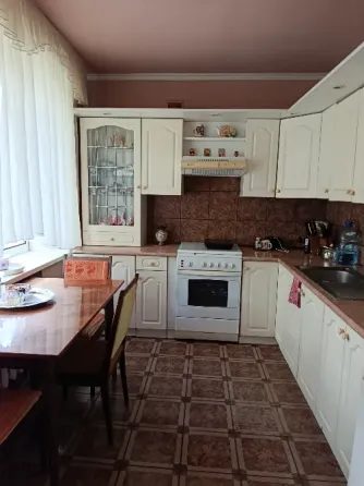 Продам 3-комнатную квартиру 105 кв.м , 3/5, пр.Театральный Донецк