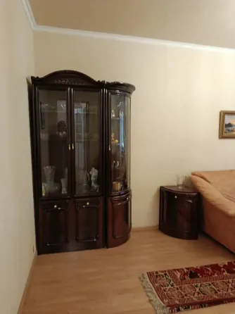 Продам 3-комнатную квартиру 105 кв.м , 3/5, пр.Театральный Донецк