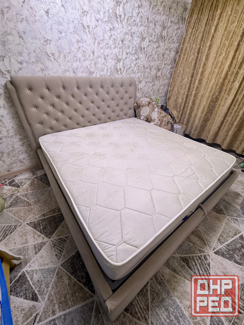 Продам кровать с матрасом 180х190 Макеевка - изображение 1