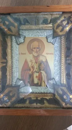 Иконы Богородица, Николай, Михаил и др. в киоте Донецк