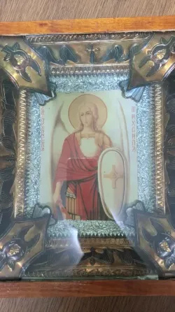 Иконы Богородица, Николай, Михаил и др. в киоте Донецк