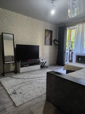 Продам 2х ком квартиру.Зеленый.3этаж Макеевка