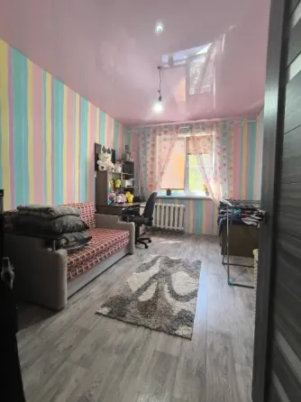 Продам 2х ком квартиру.Зеленый.3этаж Макеевка