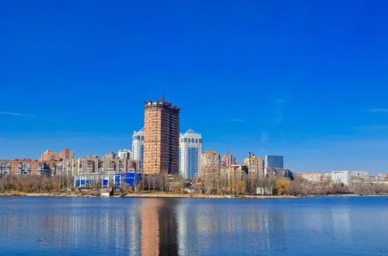 Продам 3х комн. квартиру, 157 кв. м., после строителей, жк Королевская башня Донецк