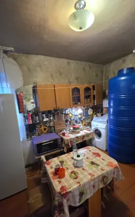 Небольшой дом с большим участком земли, ориентир Шахта 12/18, ул.Легендарная Донецк
