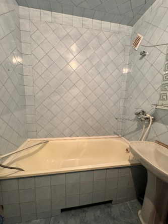 Продажа 3-комнатной квартиры 4/9, в г. Макеевка, ул. Парижской Коммуны, ориентир рынок Баракат Макеевка