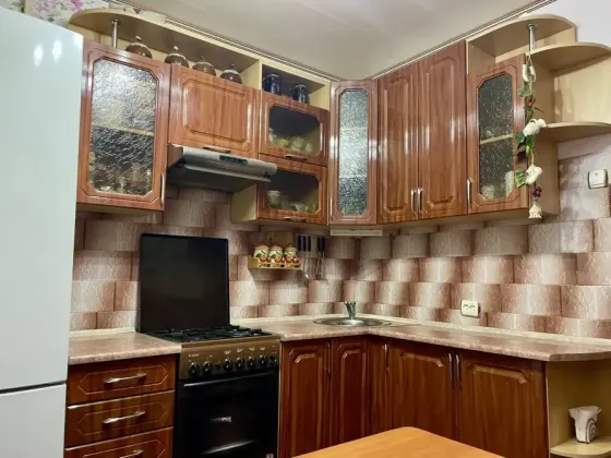 Продается 3-кoмнaтная квapтиpa в Макеевке. Рынок Баракат, 3\5 Макеевка