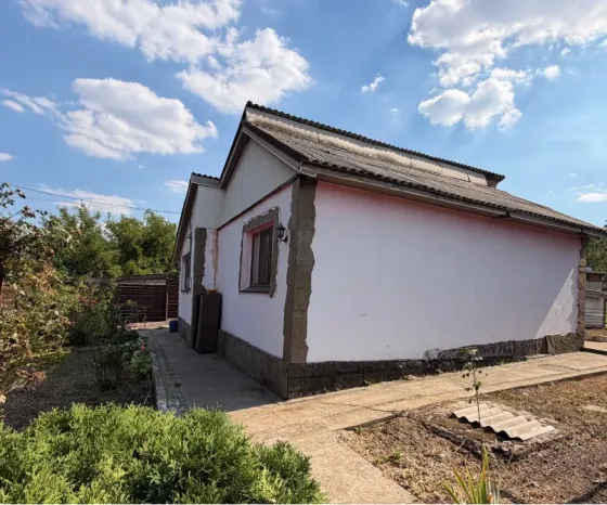 Продам жилой дом (газ по улице) 47 м.кв., 10 соток - Макеевка, пос. Красная Горка Макеевка