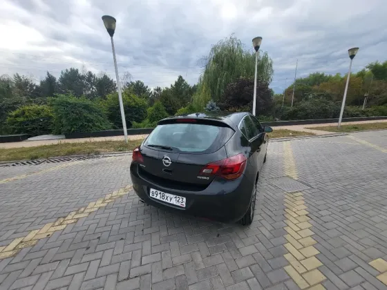 Опель Астра J 2011 г. 1,4 б. турбо Макеевка